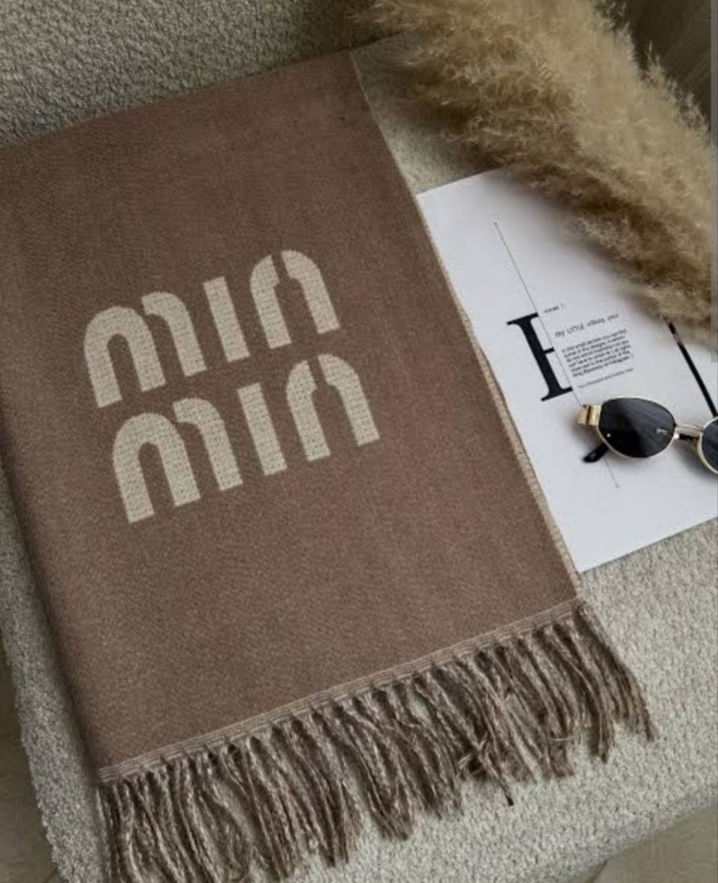Bufanda Miu Miu. ✨💫. 11€ ✨