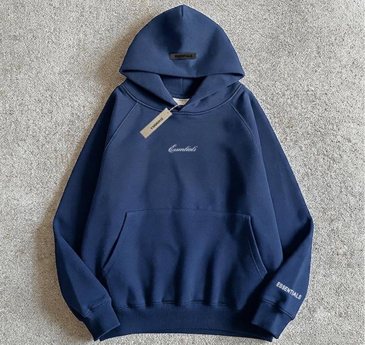 ESSENTIALS —-> 22€ ✨