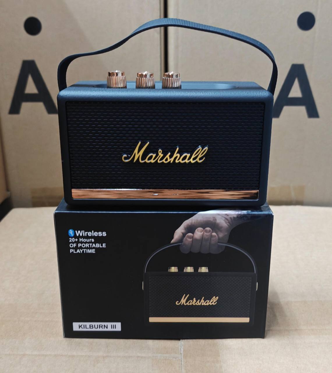Altavoz marshall , también en blanco, lo tengo y va genial ✨