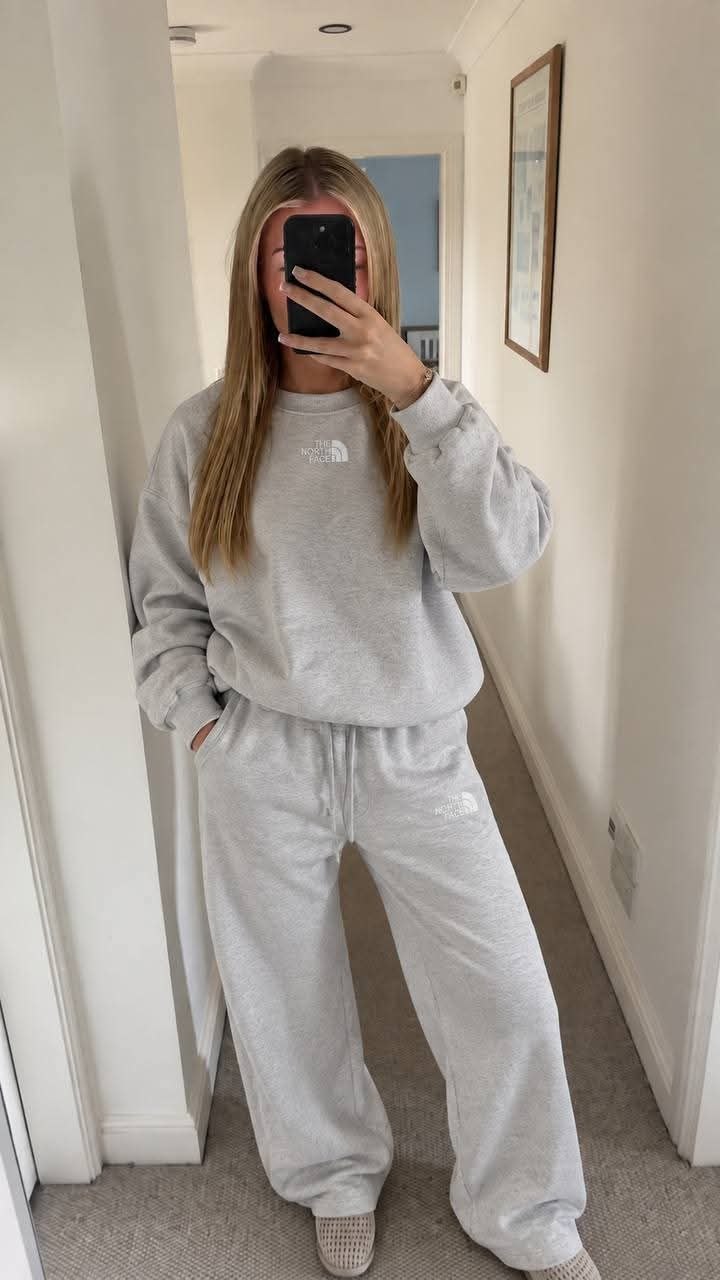 👘 The North Face Tracksuit ✨