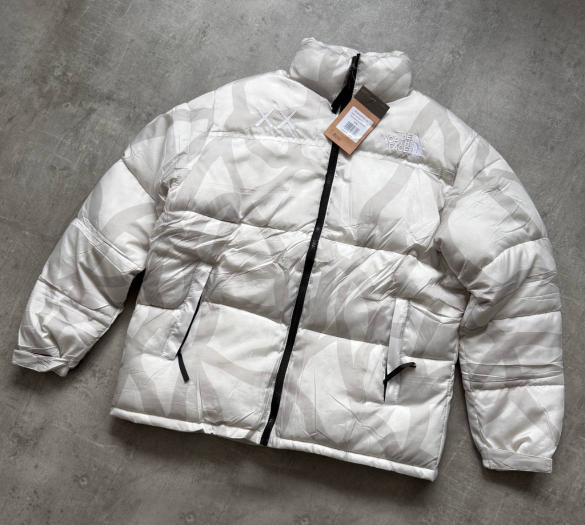 Chaquetón The North Face x Kaws ⭐(reposición, se agota rápido) ✨