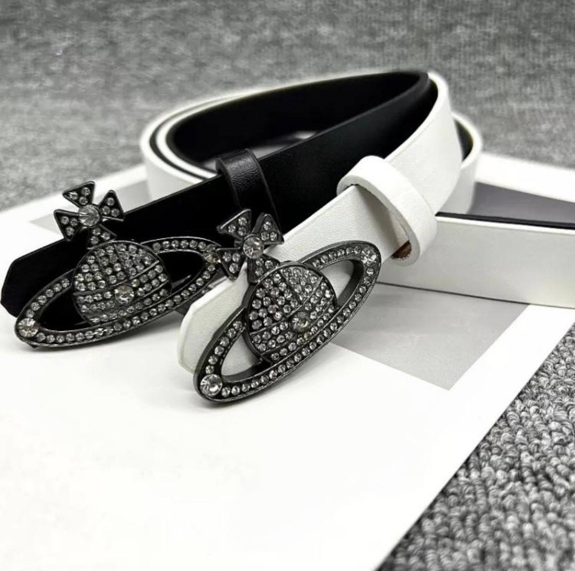 Cinturón Vivienne Westwood ✨💫. 16€ ✨