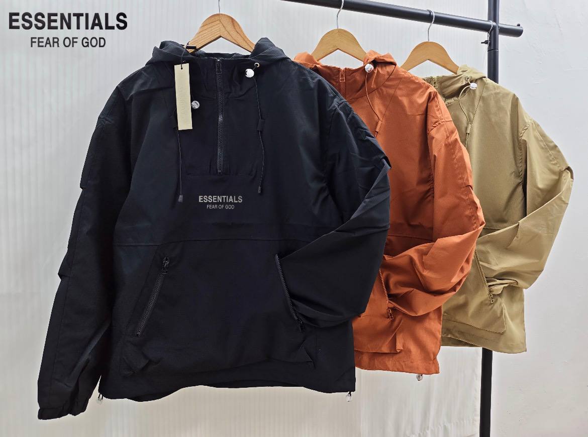 ESSENTIALS —-> 27€ ✨
