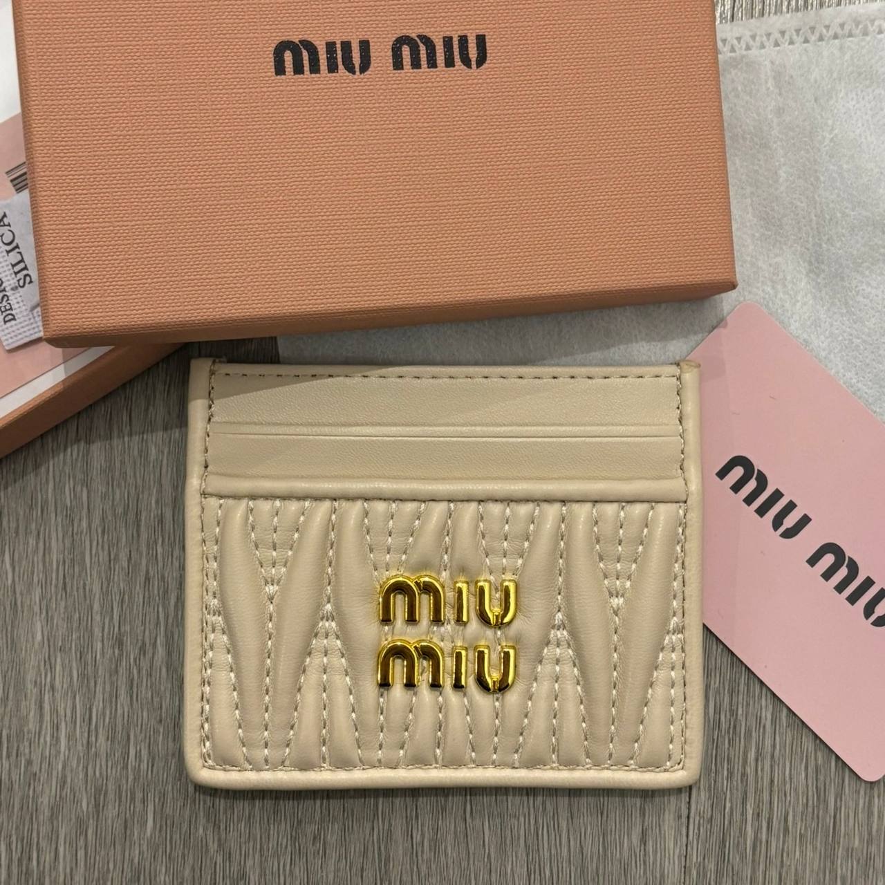 Tarjetero MIU MIU ✨