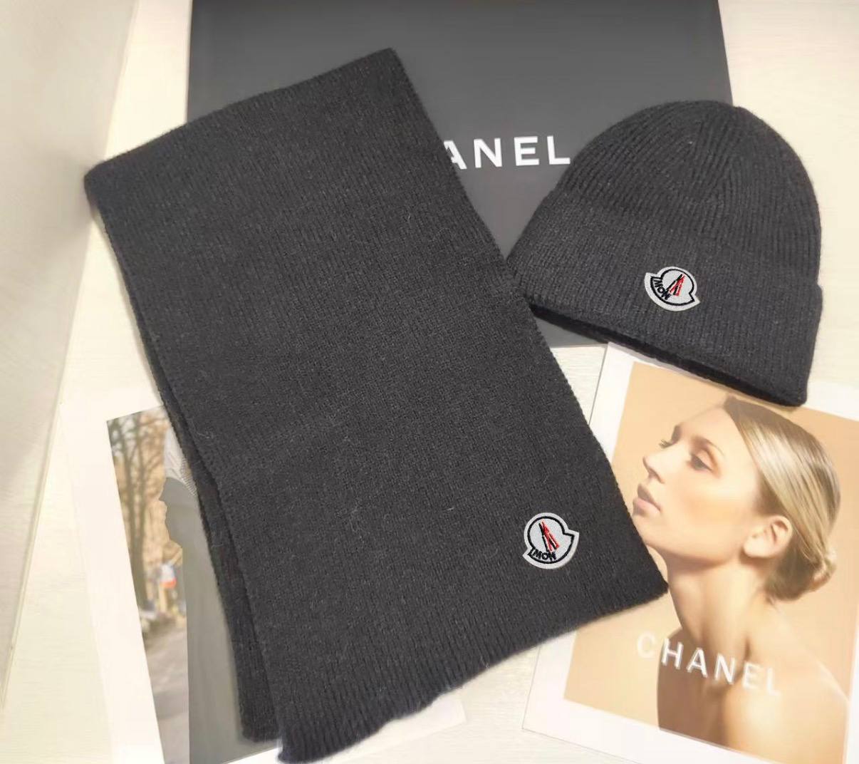 Gorro + bufanda moncler ✨