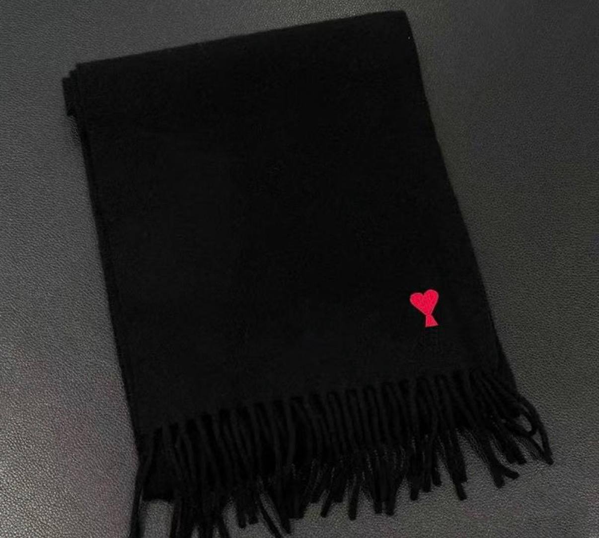 Bufanda Ami Paris. ✨💫. 9€ ✨